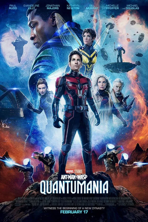 Poster resmi Ant-Man and the Wasp: Quantumania (2023): Ant-Man berdiri di atas batu di Alam Kuantum, di belakangnya Wasp, Kang, dan para pemeran lain, dengan tulisan February 17