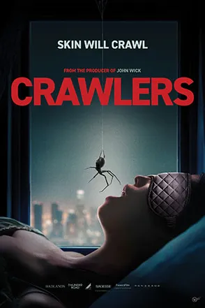 Poster resmi Crawlers (2026): seekor laba-laba turun dari benangnya ke arah perempuan bertutup mata yang tidur, berlatar jendela apartemen dan lampu kota.