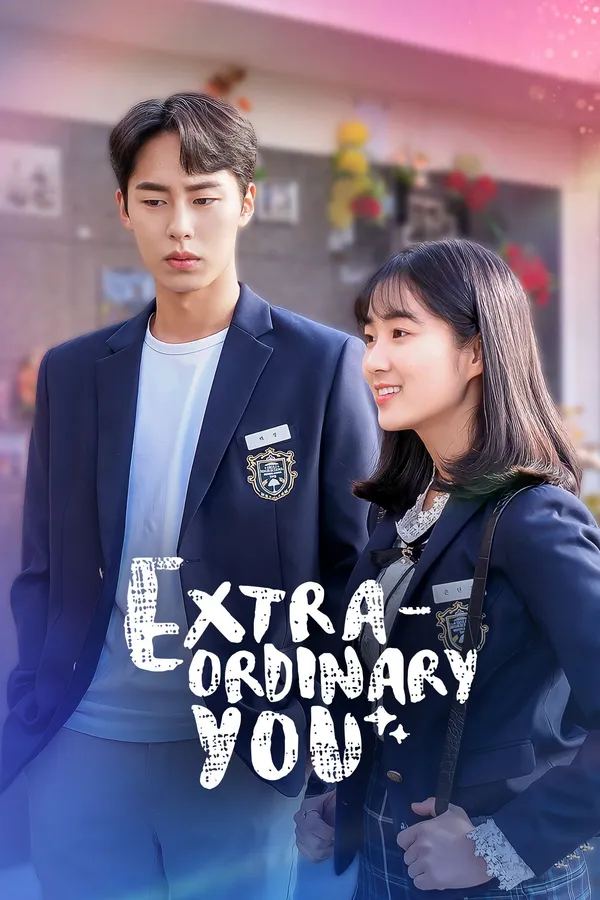 Poster resmi Extraordinary You (2019): Lee Jae-wook dan Kim Hye-yoon berseragam sekolah biru tua berdiri berdampingan di depan gedung sekolah, dengan judul Extra-ordinary You berwarna putih