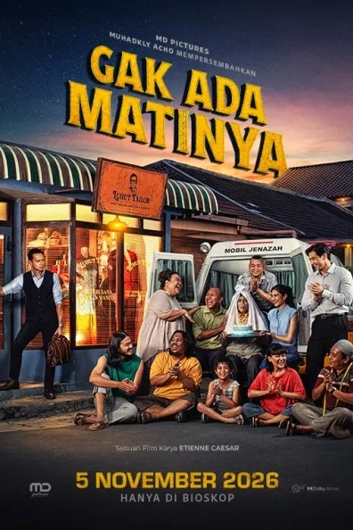 Poster resmi Gak Ada Matinya (2026): para pemain berkumpul di depan toko dan mobil jenazah pada senja hari, dengan keterangan tayang 5 November 2026