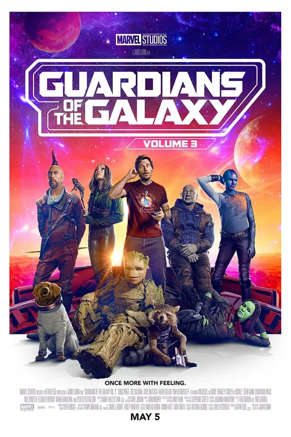 Poster resmi Guardians of the Galaxy Vol. 3 (2023): para Guardians, termasuk Peter Quill, Groot, Rocket, dan anjing Cosmo, berpose santai di bawah logo judul dengan latar langit ungu kemerahan.
