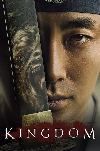 Poster resmi Kingdom (2019): Ju Ji-hoon berikat kepala gelap menatap tajam di balik bilah pedang yang memantulkan wajah zombi, dengan judul KINGDOM di bagian bawah