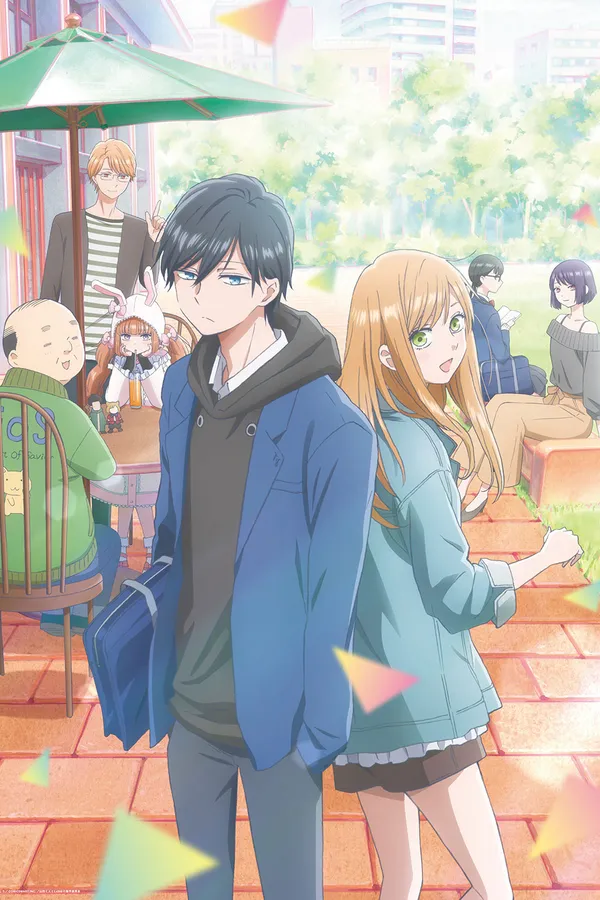 Poster resmi My Love Story with Yamada-kun at Lv999 (2023): Yamada berjaket biru dan Akane berambut pirang berdiri berdekatan di jalan berpaving bata, dengan teman-teman mereka di meja kafe dan bangku taman di latar belakang