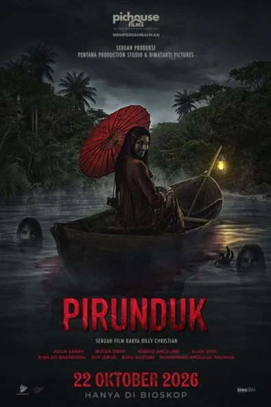 Poster resmi Pirunduk (2026): sosok perempuan berpayung merah duduk di perahu kayu di sungai berkabut, dengan kepala-kepala menyembul dari air di sekitarnya.
