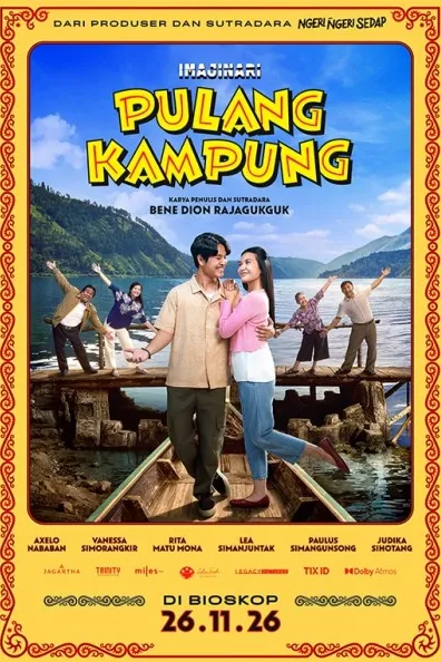 Poster resmi Pulang Kampung (2026): sepasang kekasih berdiri di perahu kayu di danau berlatar perbukitan, sementara empat orang menari di dermaga