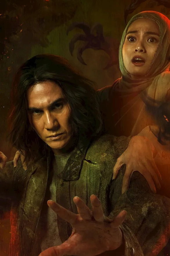 Gambar promosi resmi Qodrat 2 (2025) dari Netflix: Vino G. Bastian sebagai Qodrat mengulurkan tangan, dengan Acha Septriasa berkerudung di belakangnya berlatar api
