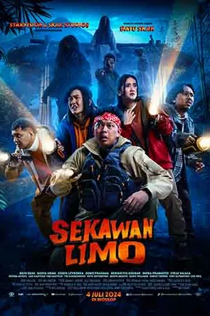 Poster resmi Sekawan Limo (2024): lima pendaki membawa senter di hutan malam dengan sosok hantu perempuan di belakang mereka, judul SEKAWAN LIMO jingga dan tanggal 4 Juli 2024