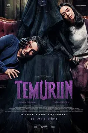 Poster resmi Temurun (2024): Bryan Domani dan Yasamin Jasem di sofa beludru merah tua, di antara mereka sosok bertudung hitam yang tangannya menutupi mata Bryan, judul ungu TEMURUN dan tanggal 30 Mei 2024