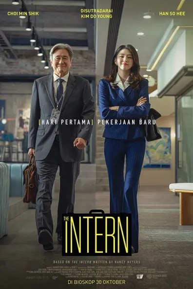 Poster resmi The Intern (2026) versi Indonesia: Choi Min-sik bersetelan jas berjalan sambil menjinjing tas di samping Han So-hee bersetelan biru bergaris yang bersedekap di lorong kantor, bertuliskan di bioskop 30 Oktober