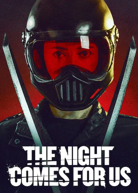 Poster resmi The Night Comes for Us (2018): sosok berhelm dan bermasker hitam dengan kaca helm merah di antara dua bilah pisau panjang, judul putih besar di bagian bawah.