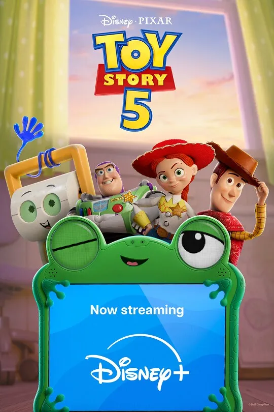Poster resmi Toy Story 5 (2026): Woody, Jessie, dan Buzz Lightyear menyembul di belakang tablet mainan berbentuk katak hijau bertuliskan Now streaming Disney+.