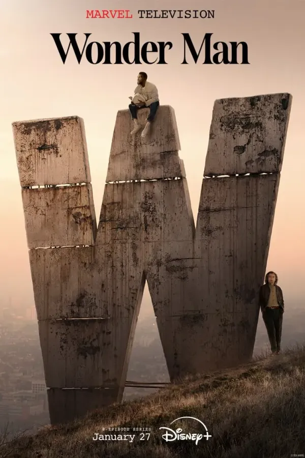 Poster resmi Wonder Man (2026): Yahya Abdul-Mateen II duduk di atas huruf W raksasa dari beton di lereng bukit, sosok kecil Ben Kingsley di bawah, judul Wonder Man hitam di atas